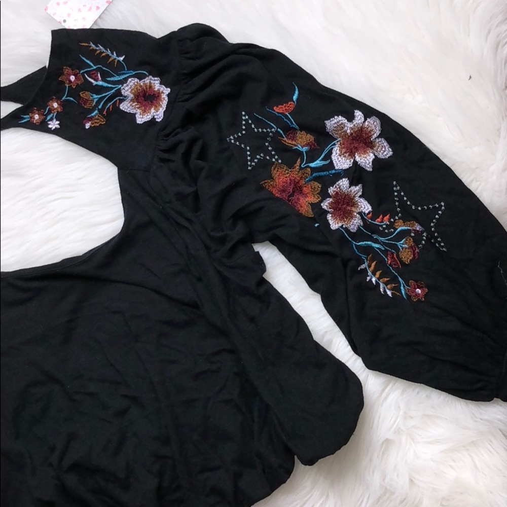 FREE PEOPLE BLACK PUFFER SLEEVE EMBROIDERED TOP M - Picture 3 of 6